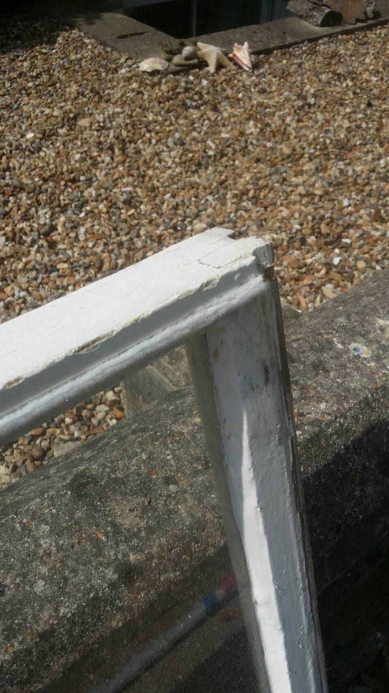 Sash window draught proofing creating perimeter seals