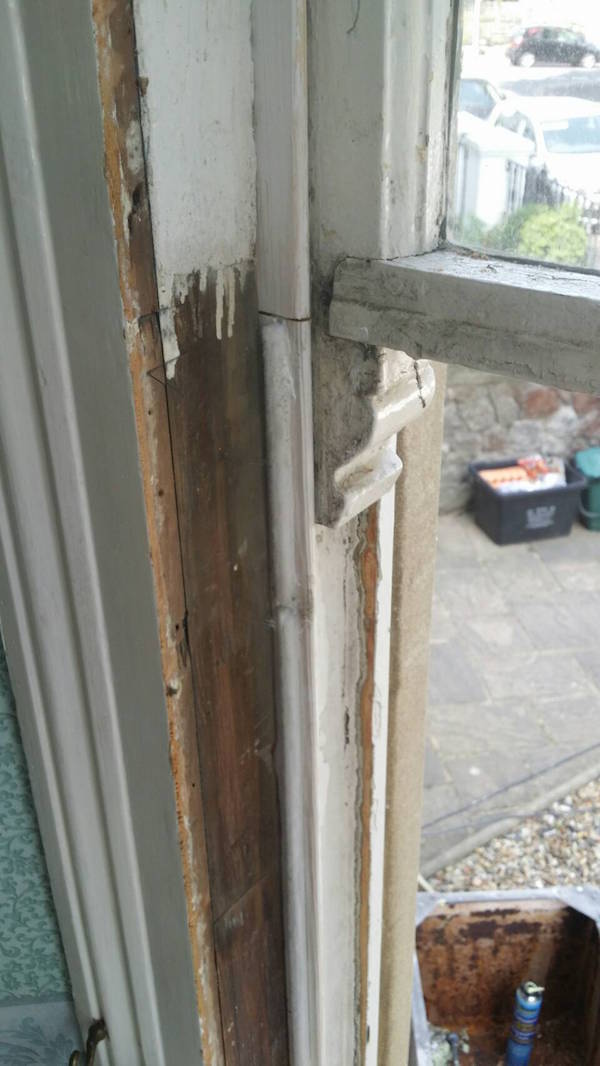 Sash window parting bead with draught proofing