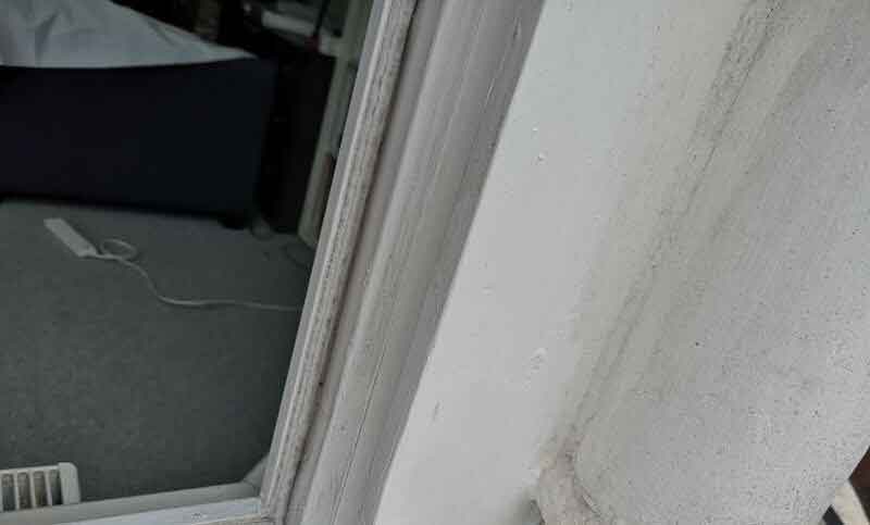 A draught proofed sash window